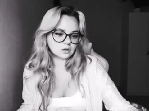 Watch Juicy Mel Live Adult Webcam Show - Free Sex Cam Stream